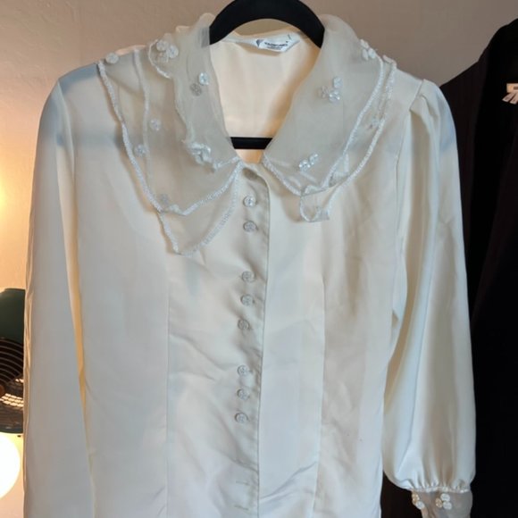 Gorgeous Vintage Big Collar Blouse size Medium (best fits US 6) women's - Picture 1 of 3